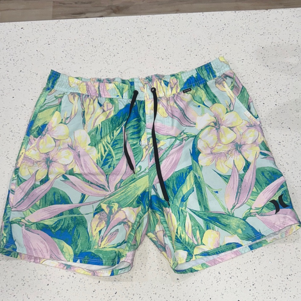 Mens Hurley Floral swim trunks sz. M